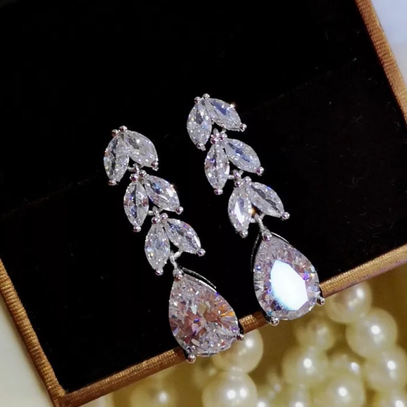 Jewelry - New Sterling Silver Sapphire Drop Earrings